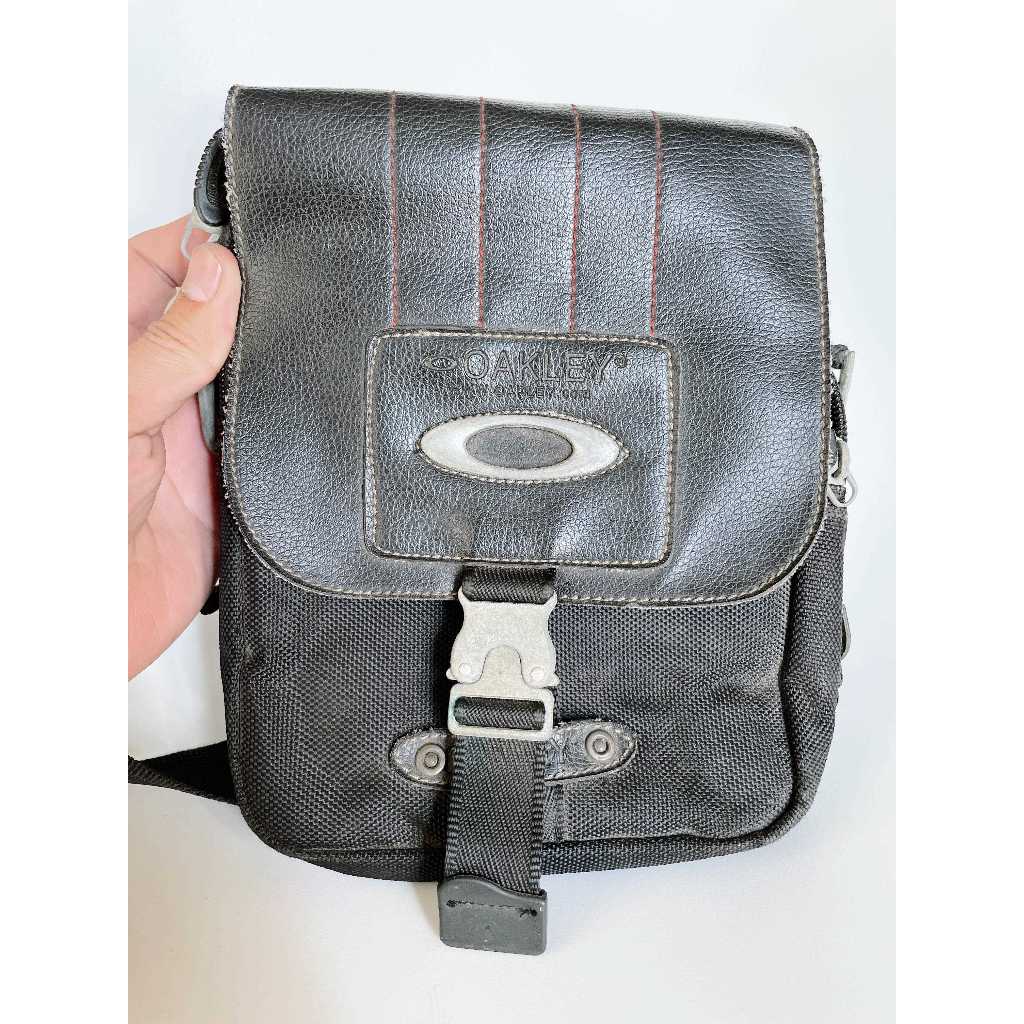 Tas Selempang Pria Kecil Oakley Authentic Original
