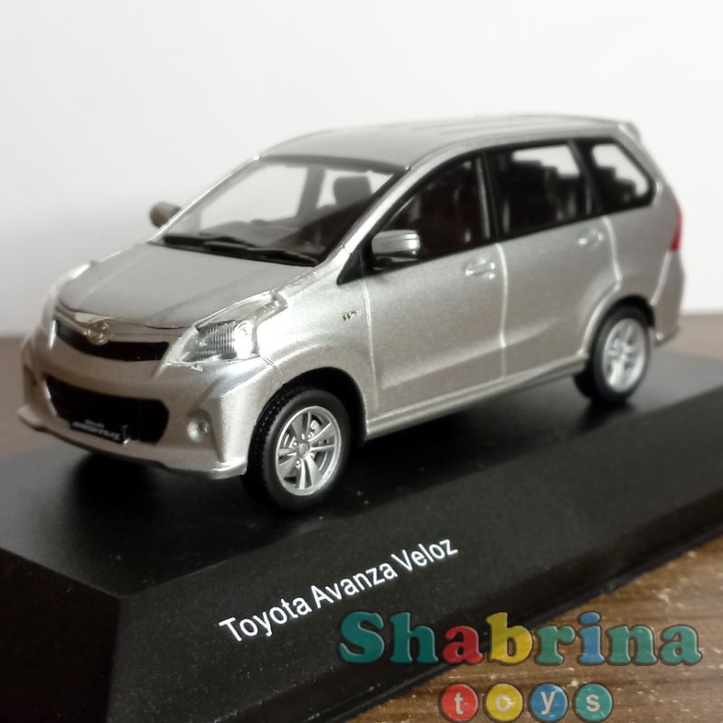 Diecast Miniatur TOYOTA AVANZA VELOZ SILVER - RIMS - Scale 1/43
