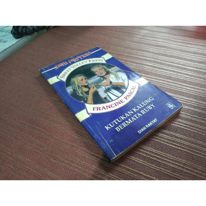 KUTUKAN KALUNG BERMATA RUBY