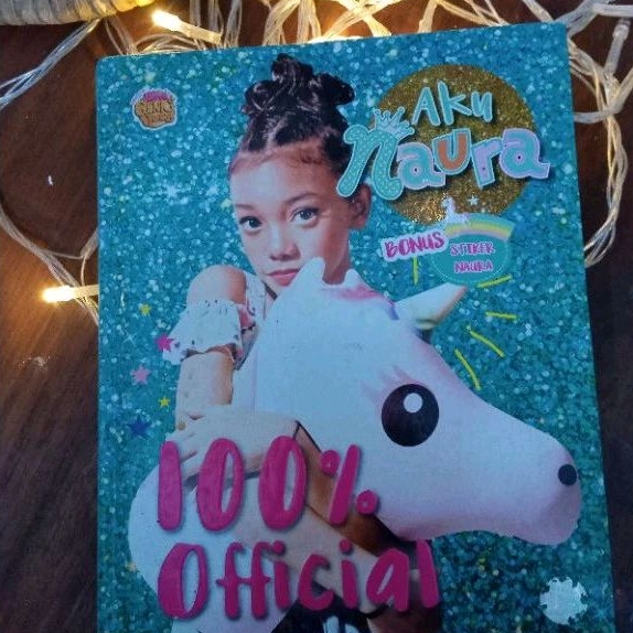 PRELOVED BUKU AKU NAURA 100% OFFICIAL