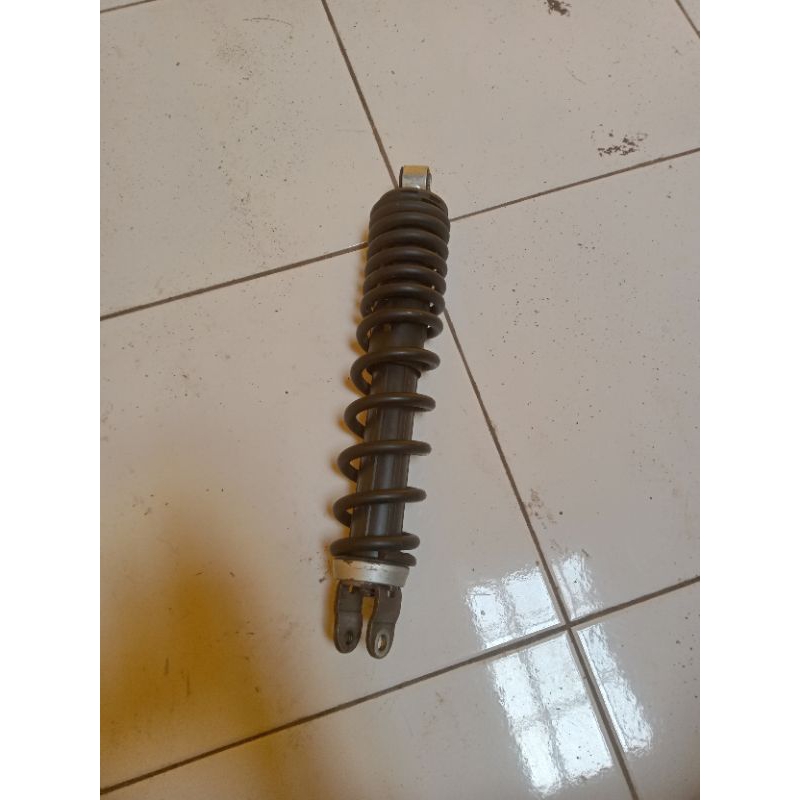 shok beker belakang beat