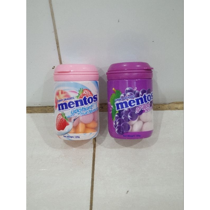 

PERMEN MENTOS BOTTLE IMPORT CHEWY DRAGEES YOGHURT FRUIT AND GRAPE FLAVOUR