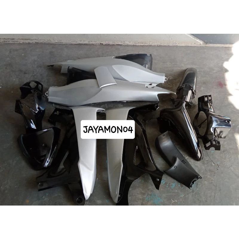 Cover body full halus kasar motor honda karisma x 125 D/X warna silver