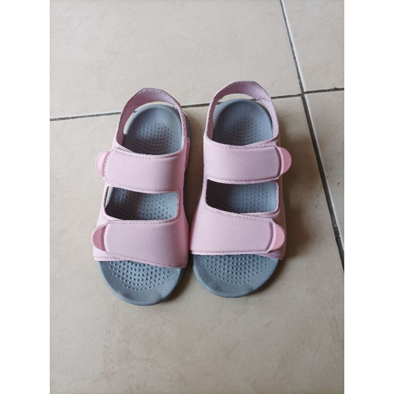 Sepatu sandal Adidas PL