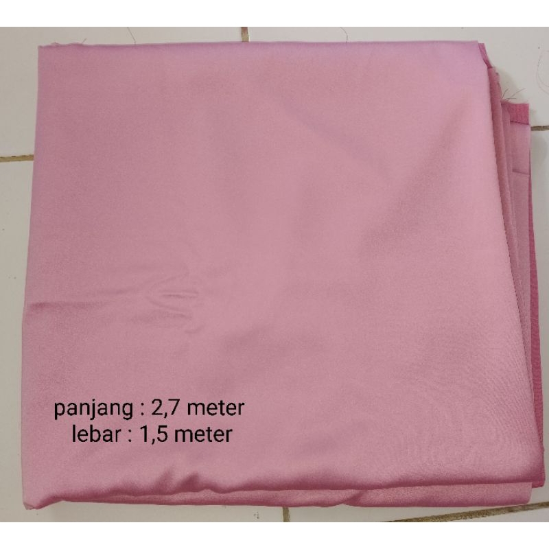 Kain bahan satin warna pink panjang : 2,7 meter lebar : 1,5 meter
