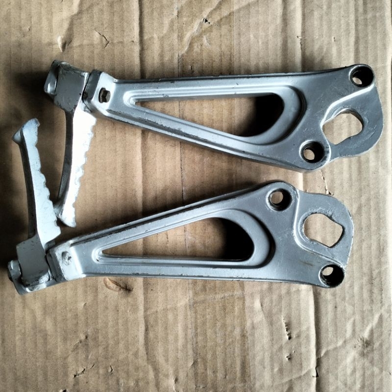 fostep/pijakan kaki belakang Kawasaki ninja r