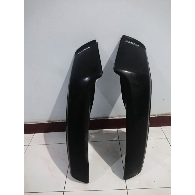 sayap Astrea grand hitam
