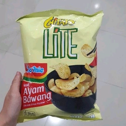 

Chitato Lite snack potato chips INDOMIE rasa Ayam Bawang 68gr