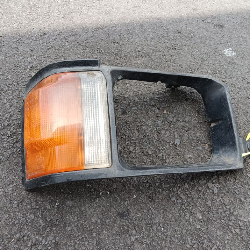 Lampu sen dan frame Toyota kijang super koito japan kanan