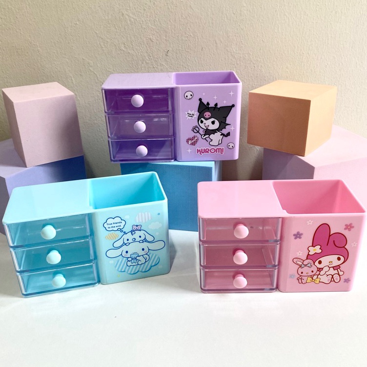 

ART V28N Pen Bucket Holder dengan Laci Mini Plastik Sanrio My Melody Cinnamoroll Kuromi Lucu Unik Kado Hadiah Gift