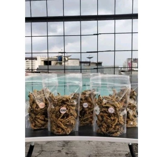 

Belut Goreng renyah dan gurih, berat 200gr.