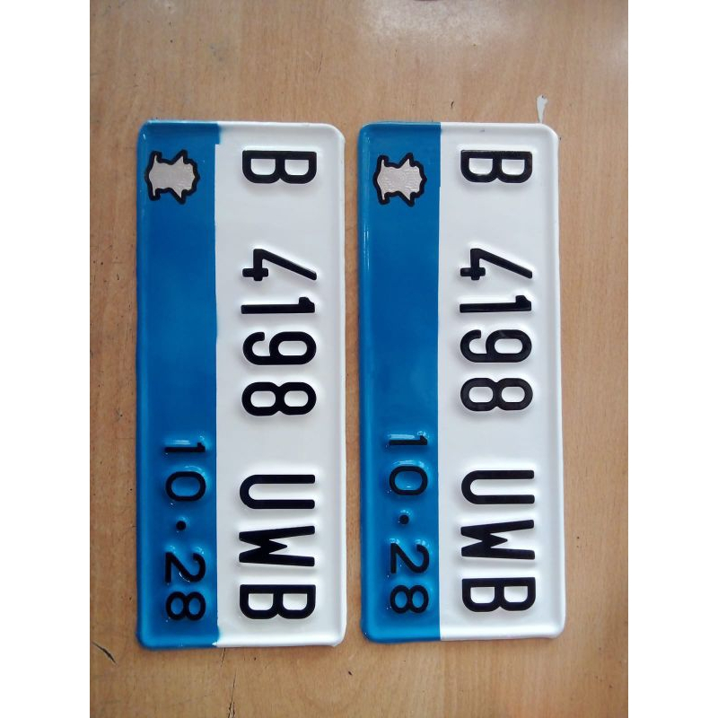 Plat Motor Listrik berlogo