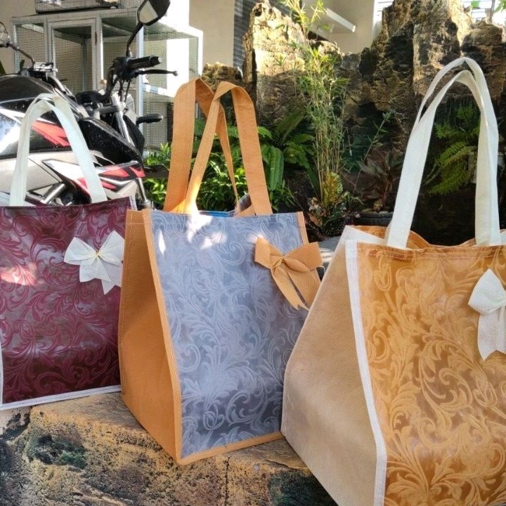 

Dapatkan Diskon Tambahan tas hajatan embos elegan 22 harga per lusin isi 12 psc