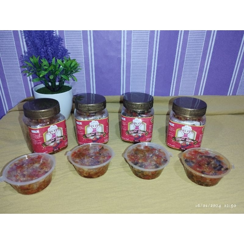 

Sambal Cumi, paru, teri by Dapoer Yaswa