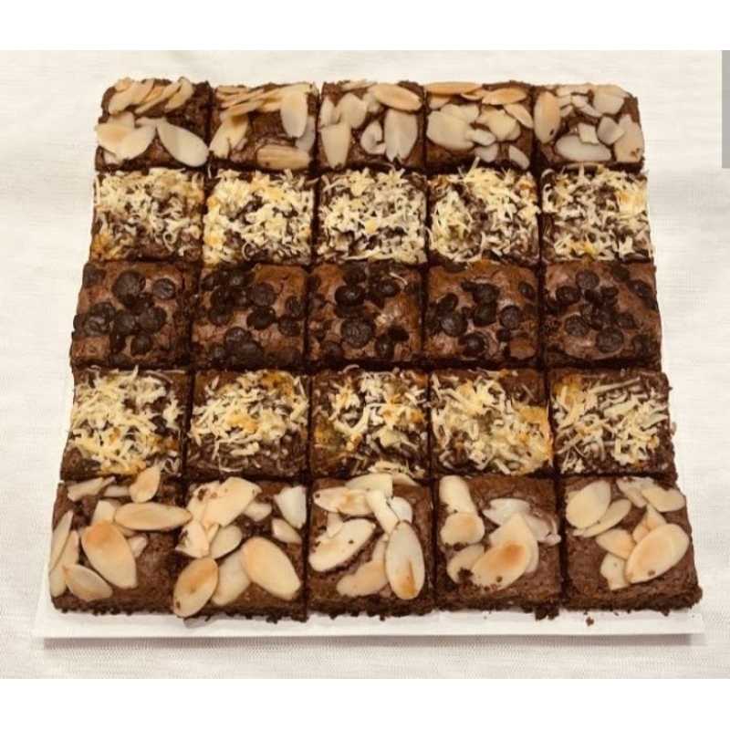 

FUDGY BROWNIES HOME MADE ENDUUULLL