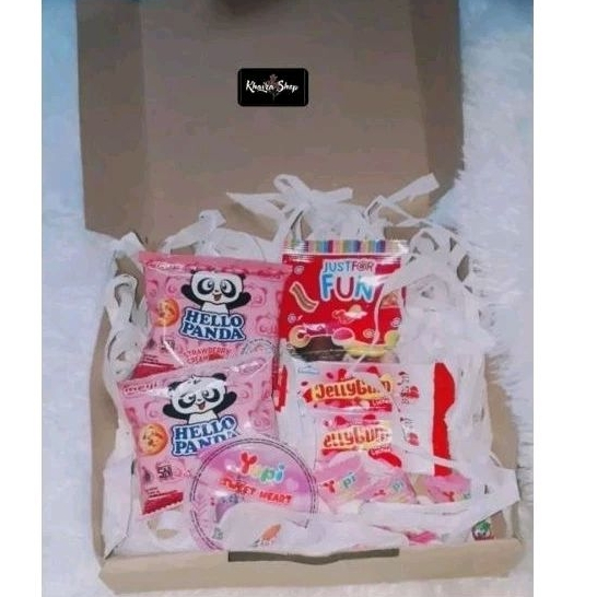 

Hampers snack Random/gift box snack/kado ulang tahun/wisuda/anniversary/kado cowok/kado cewe