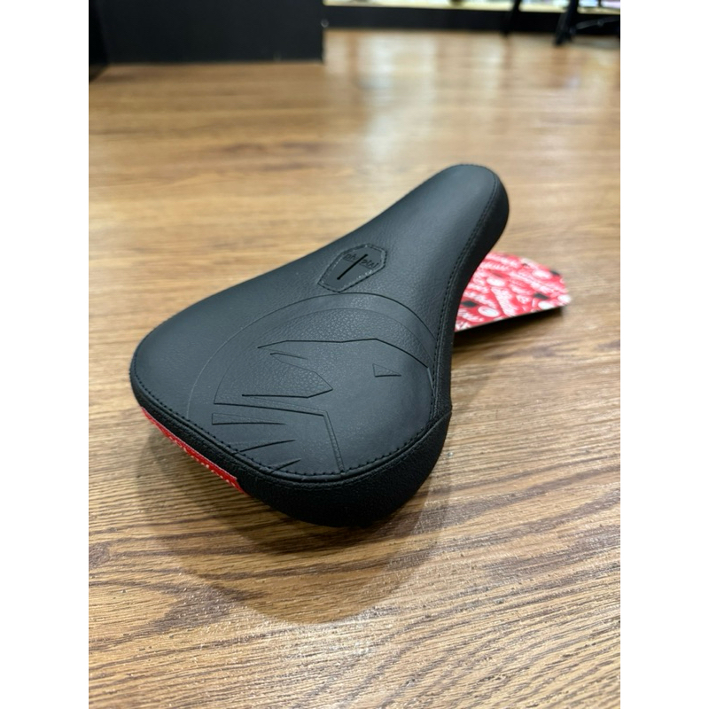 Shadow BMX Crow pivotal seat