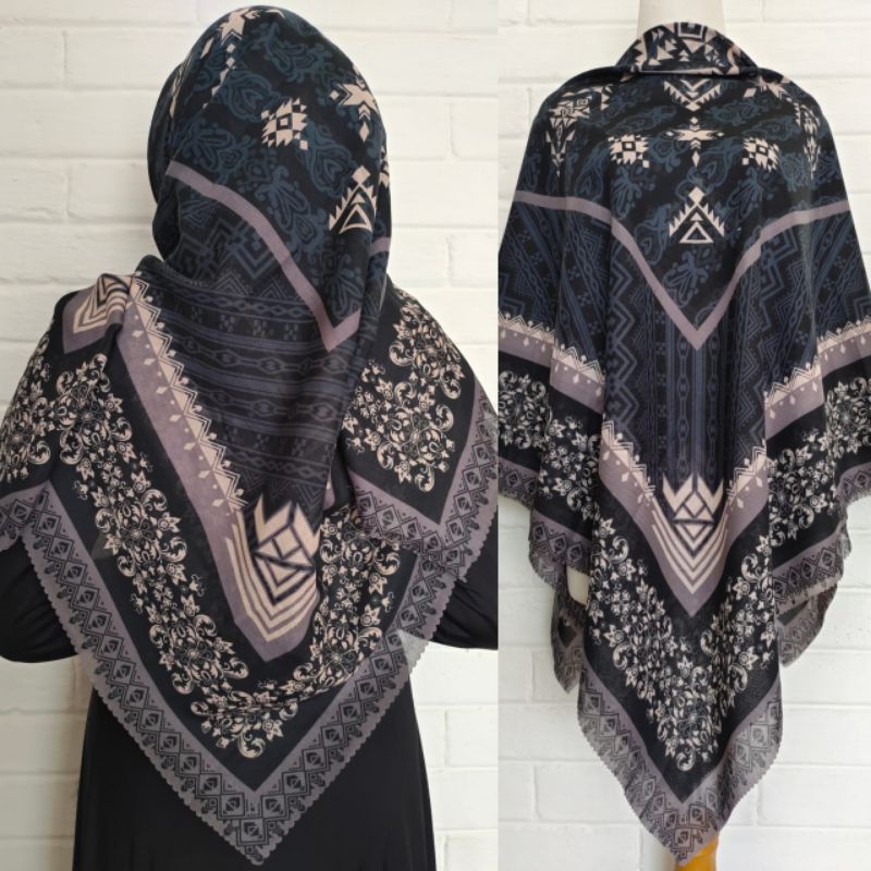 HIJAB SEGIEMPAT VOAL MOTIF UK JUMBO WARNA HITAM