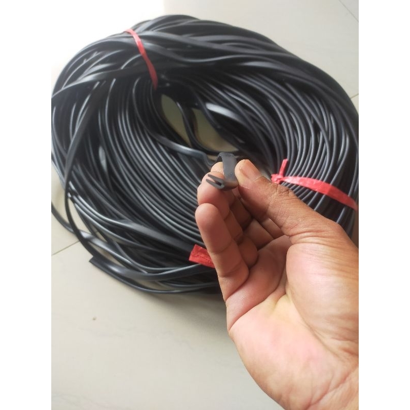 karet Lis dash board/ Lis body kit untuk mobil bentuk C ukuran sedang ( harga 1. mtr)