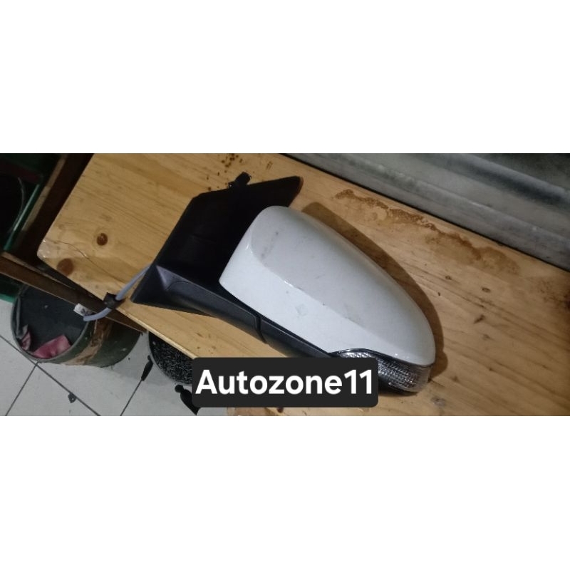 Spion mobil sigra cayla elektrik miror original