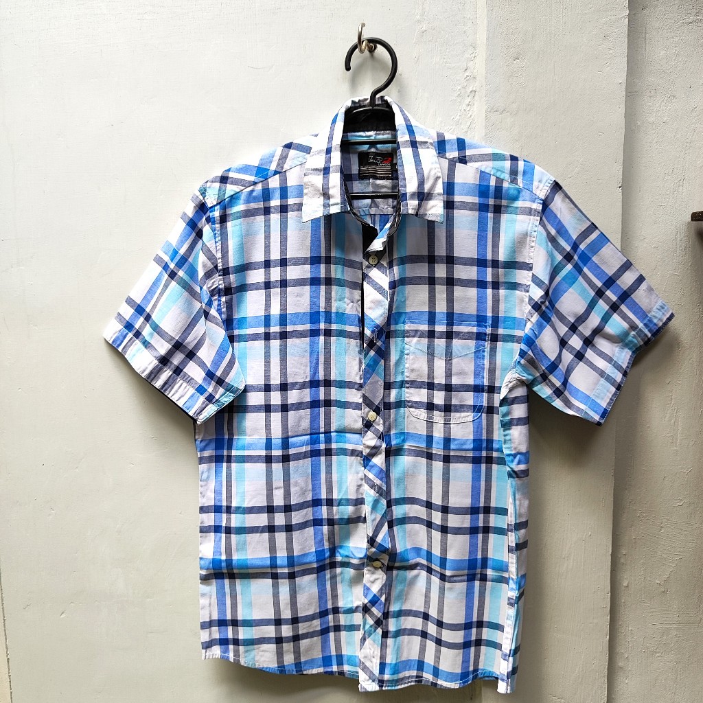 PRELOVED KEMEJA PRIA LR2 LAMODE KEMEJA PENDEK PRIA ATASAN PRIA