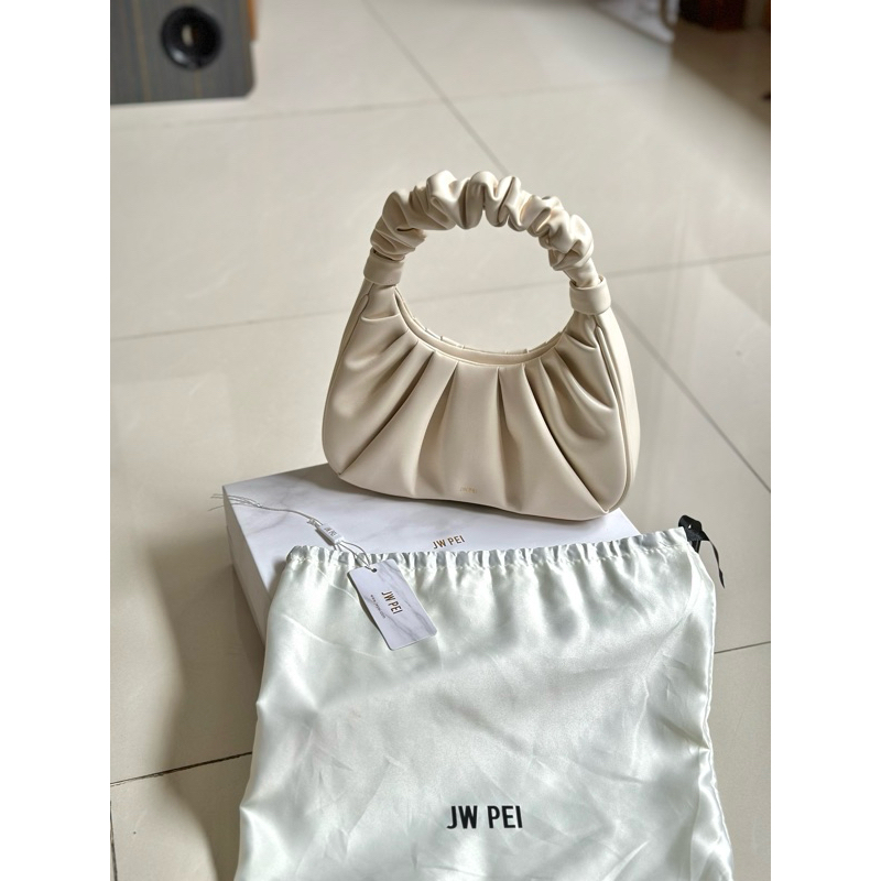 PRELOVED JW PEI GABBI BAG (ivory) GOOD CONDITION