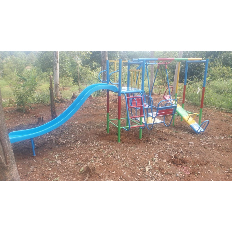 mainan set outdoor playground set tiga perosotan ayunan jungkitan