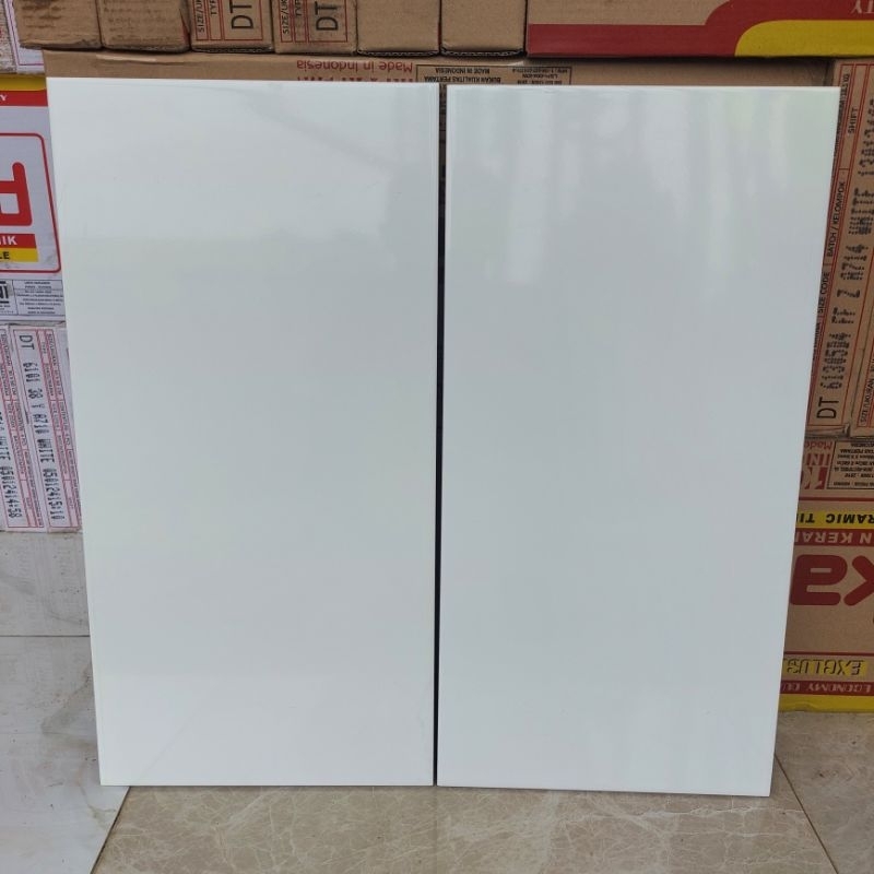 KERAMIK IKAD 30X60 PUTIH POLOS