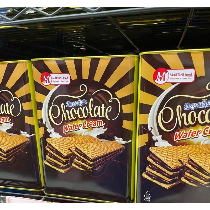 

super Quin chocolate wafer cream biskuit kaleng