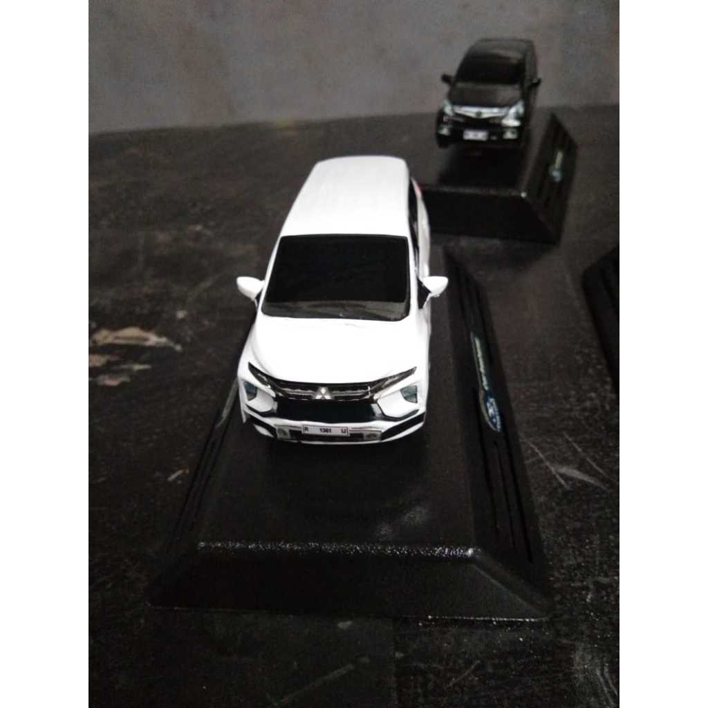 PARFUME MINIATUR MOBIL XPANDER CROSS 2020 - 2021