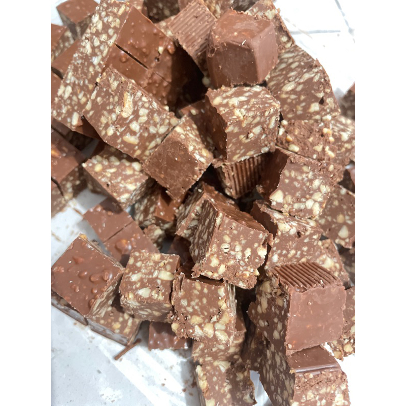 

PATAHAN SILVERQU ISIAN METE ALMOND REMAHAN 100 GR isian mix chac*