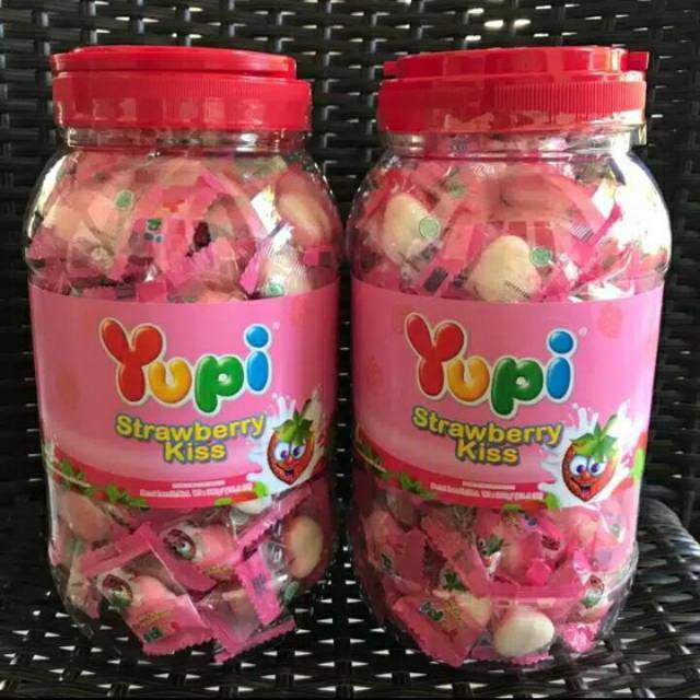 

Yupi Strawberry Toples / Jar 300gr Yupi Kiss