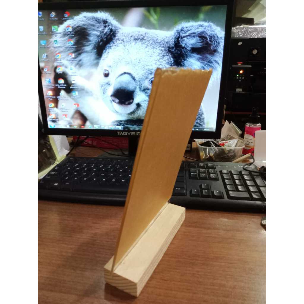 

Akrilik Tempat Brosur/Tent Holder /Tent Card A5, A6 Kaki Kayu MIRING