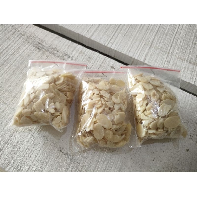 

kacang almond 50gr