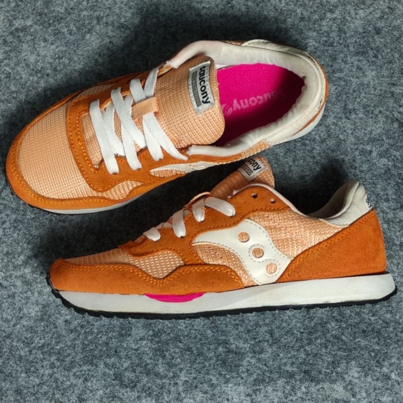 Saucony DXN trainer