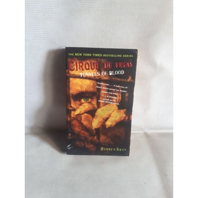 NOVEL IMPOR CIRQUE DU FREAK TUNNELS OF BLOOD DARREN SHAN