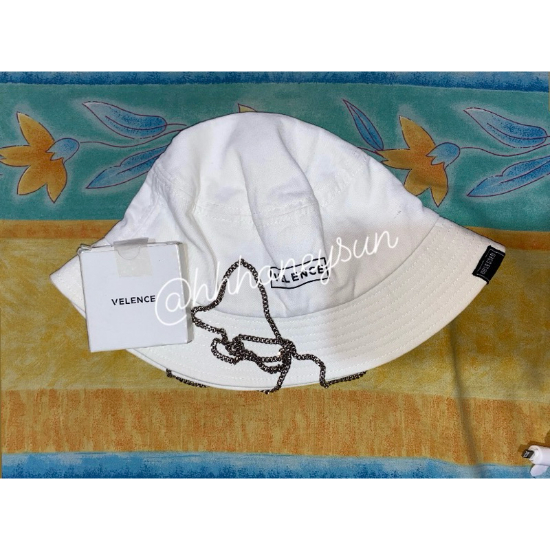 velence bucket hat