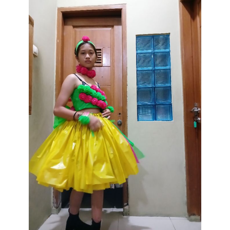 kostum daur ulang karnaval lomba