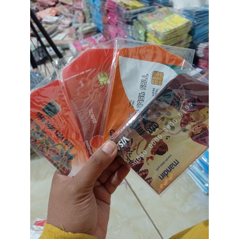 

PAKET 800 LEMBAR AMPLOP LEBARAN MOTIF ATM SIAP PAKAI