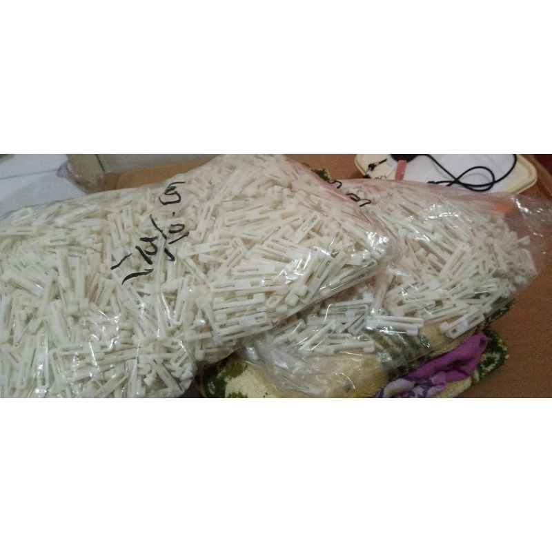 

Peniti name tag grosir 1.400 pcs lebih