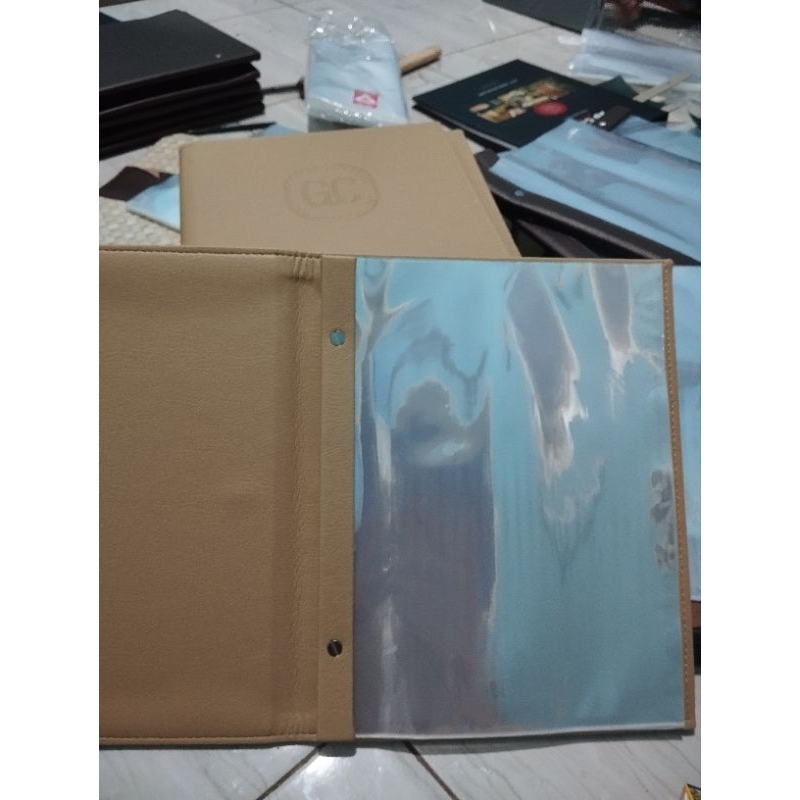 

cover buku menu logo embos polos