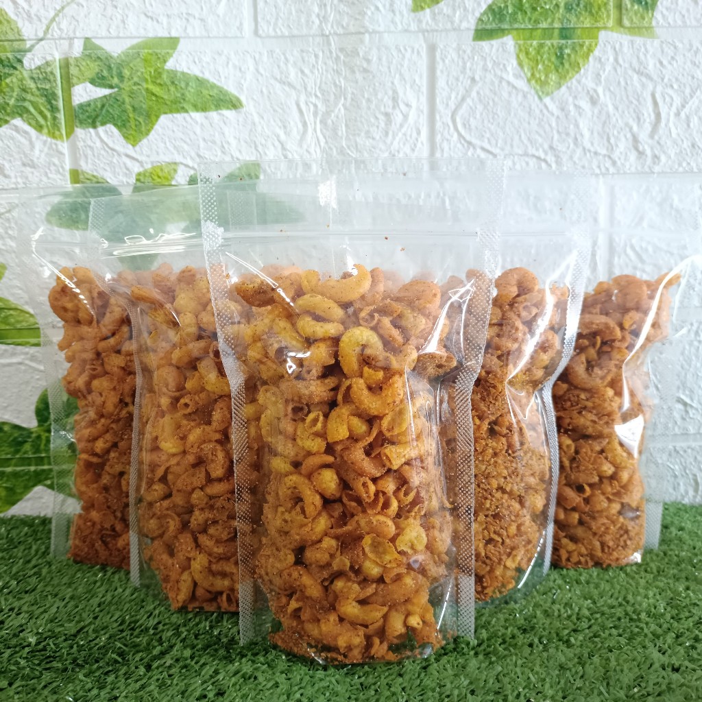 

MAKARONI BANTET PEDAS DAUN JERUK 100GR / MACARONI BANTAT / MAKRONI BANTAT