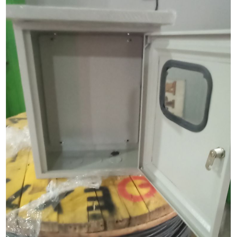 Box Panel SAE 40x50x20 Topi dan Kaca Outdoor Kunci Putar