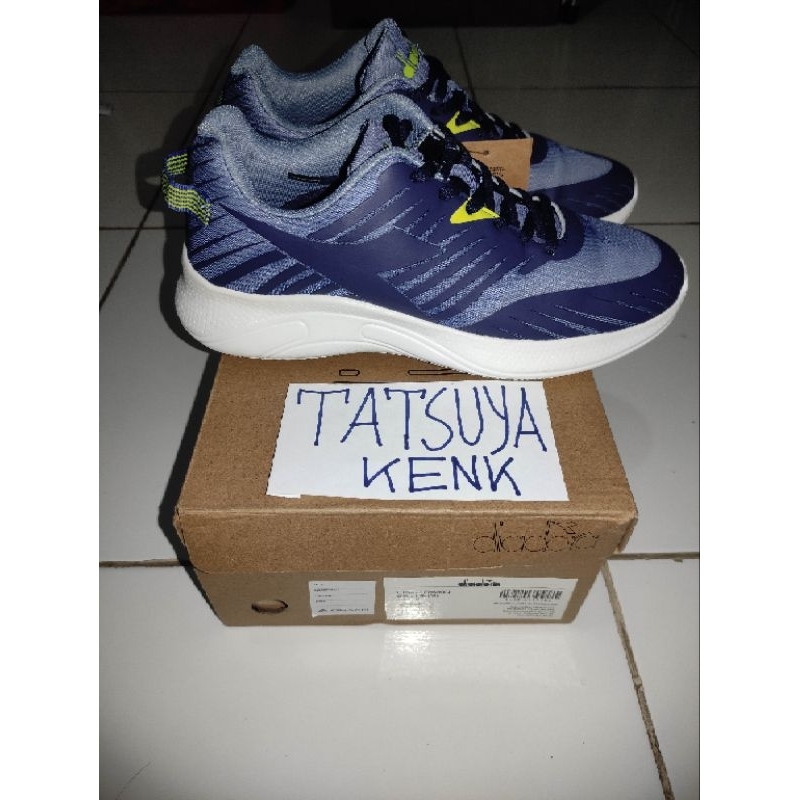 ORIGINAL BNWT DIADORA GRIFFIN (M) NAVY