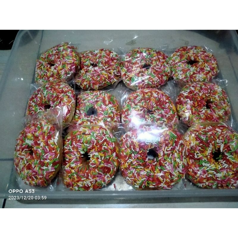 

Donat meises, bisa request topping sesuai harga