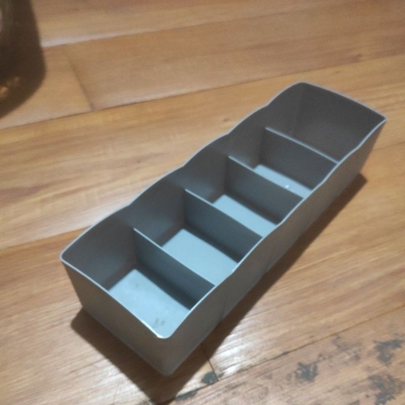 rak tempat kaos kaki / pakaian dalam