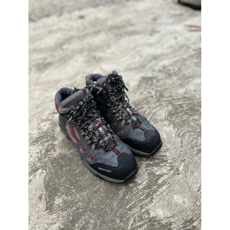 Sepatu gunung second original blackyak
