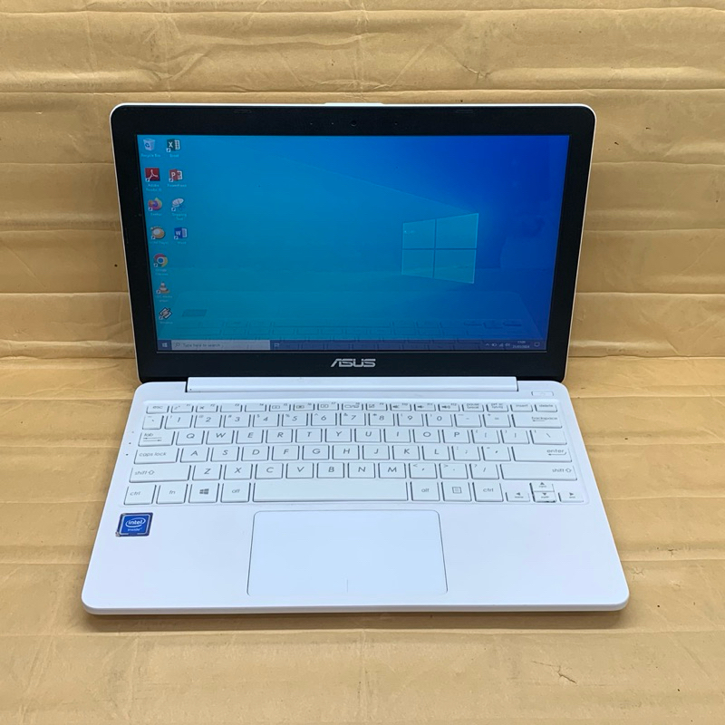 Laptop 11 inc Asus E203NAH Intel celeron N3350 RAM 4/128GB