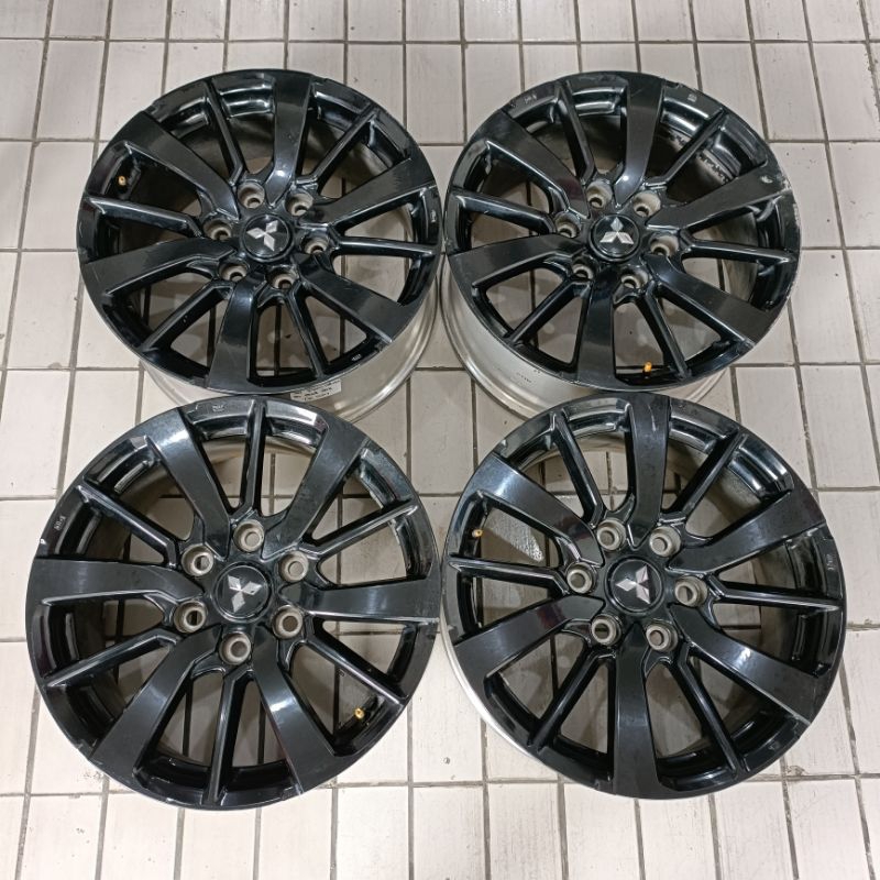 Velg Mobil Second Oem Pajero Ring 18x7.5 pcd 6x139.7 Et 38 Velg Only