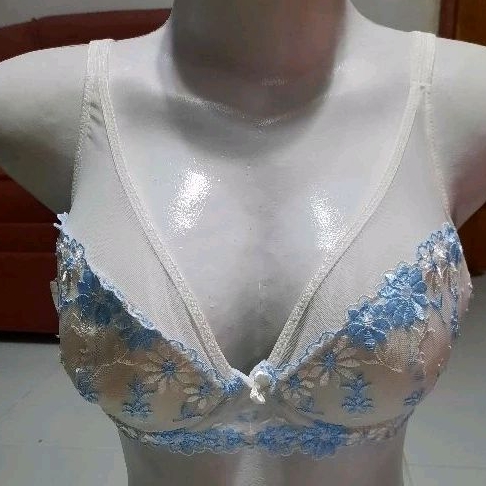 bra wanita bianca ada kawat dan busa tipis merk avon